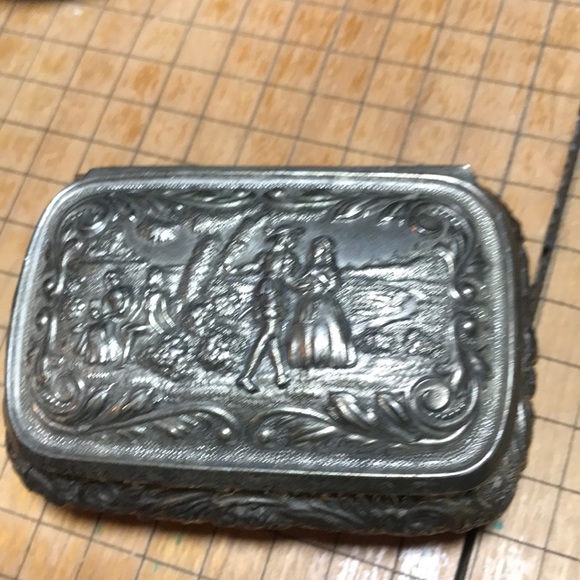 Embossed Silver Metal Jewelry Box Courting Couples GVC Japan 3.75”Lx2.5”Wx2”H - Picture 3 of 12